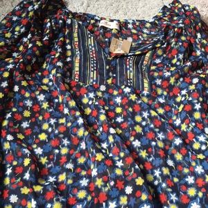 NEVER WORN Hollister top